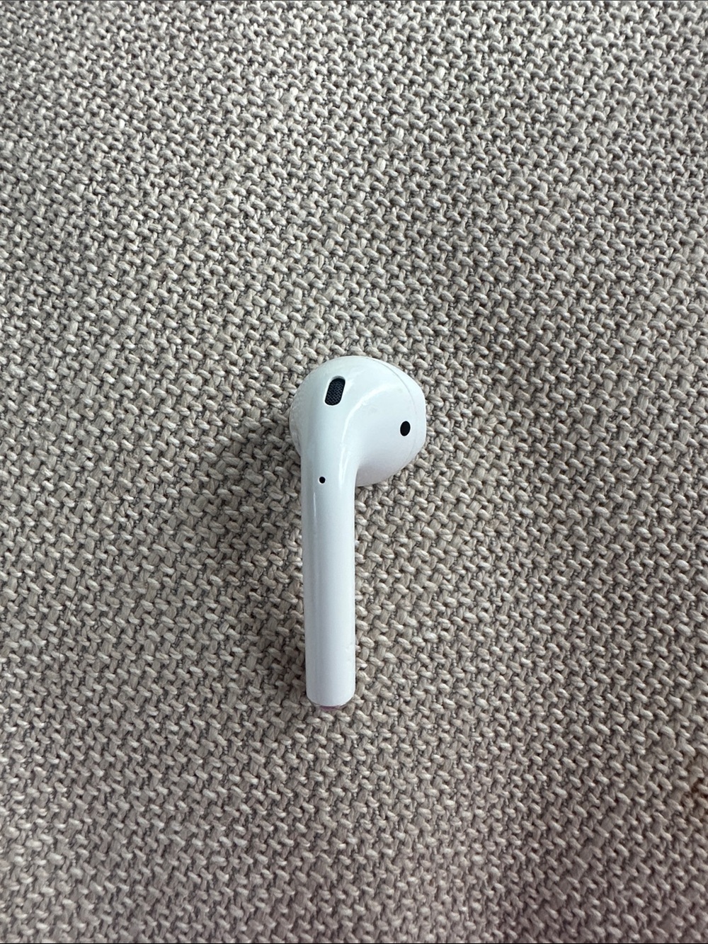 Apple Model A2032: Right earbud for AirPods (2nd Generation)